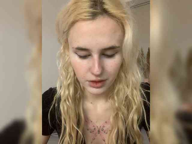 MilaElin webcam
