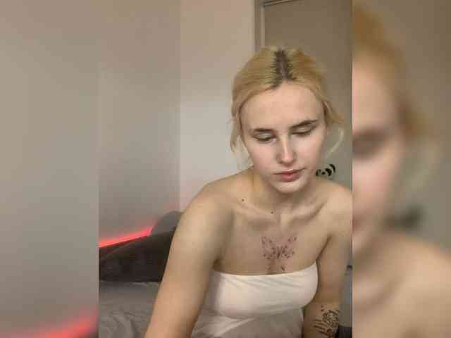 MilaElin webcam