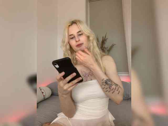 MilaElin webcam