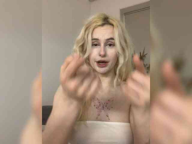 MilaElin webcam