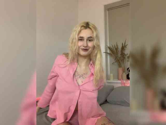 MilaElin webcam