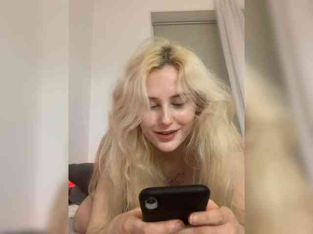 MilaElin webcam