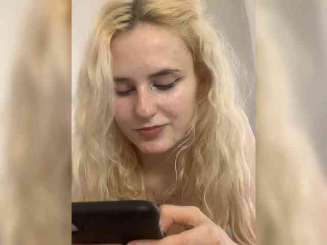 MilaElin webcam