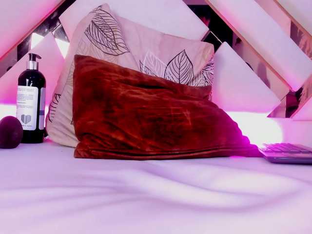 Zoe-Johnson's BongaCams show and profile