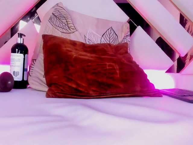 Zoe-Johnson's BongaCams show and profile