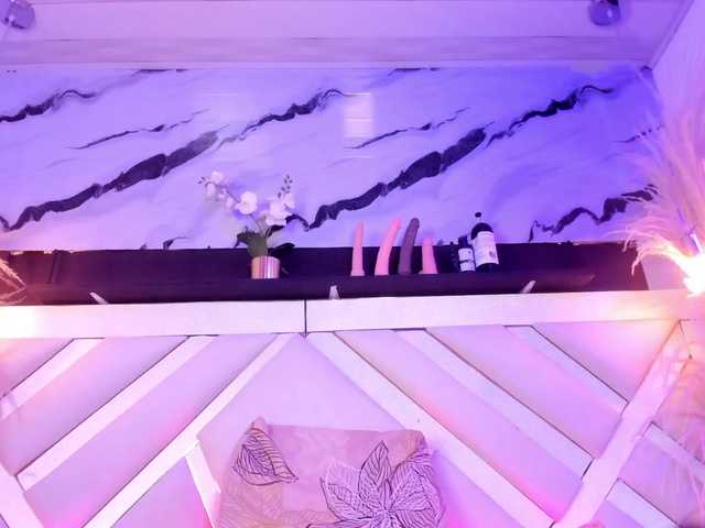 Zoe-Johnson's BongaCams show and profile