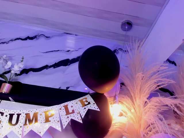 Zoe-Johnson's BongaCams show and profile