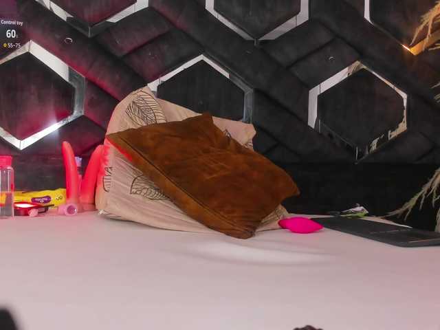 Zoe-Johnson's BongaCams show and profile