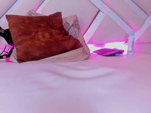 Zoe-Johnson's BongaCams show and profile