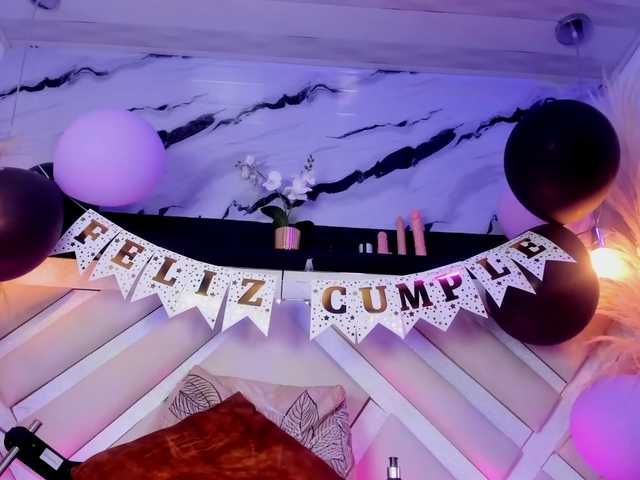 Zoe-Johnson's BongaCams show and profile