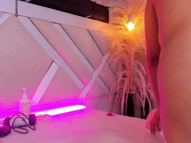 Zoe-Johnson's BongaCams show and profile