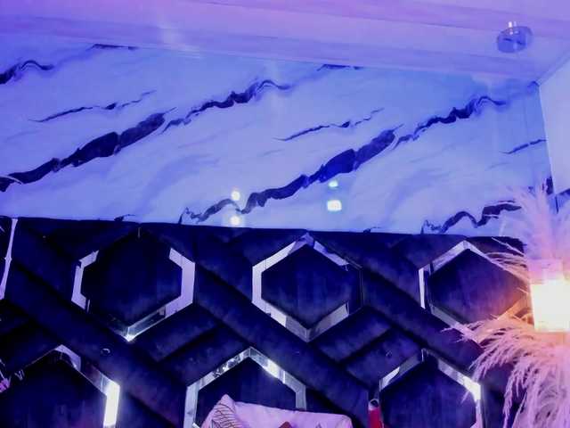 Zoe-Johnson's BongaCams show and profile