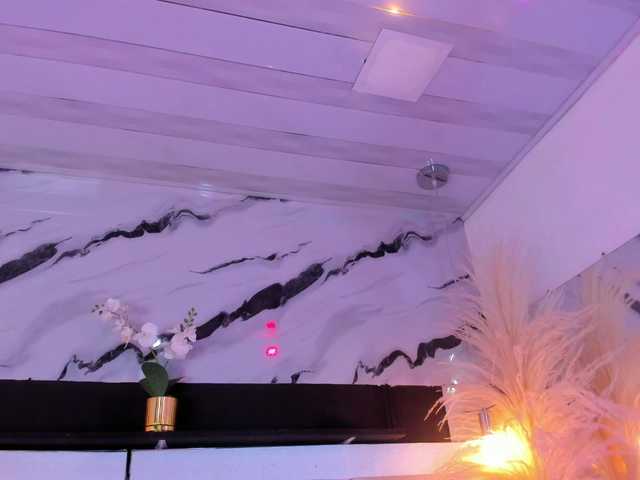 Zoe-Johnson's BongaCams show and profile