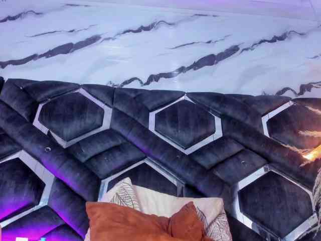 Zoe-Johnson Zoe-Johnson