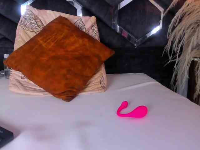 Zoe-Johnson Zoe-Johnson