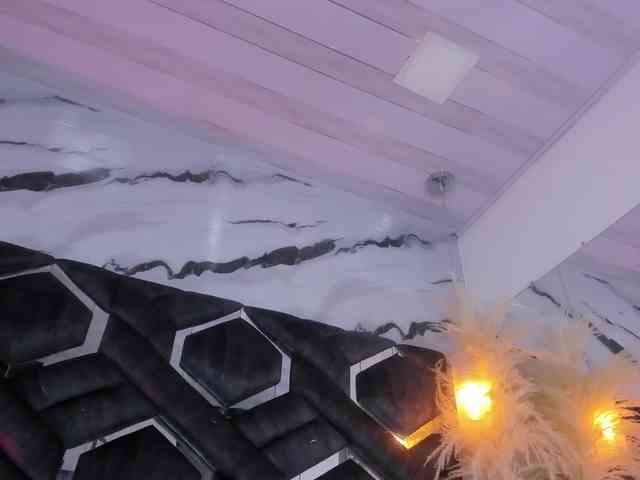 Zoe-Johnson Zoe-Johnson