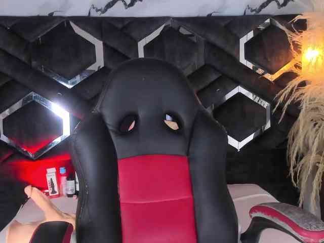 Zoe-Johnson Zoe-Johnson