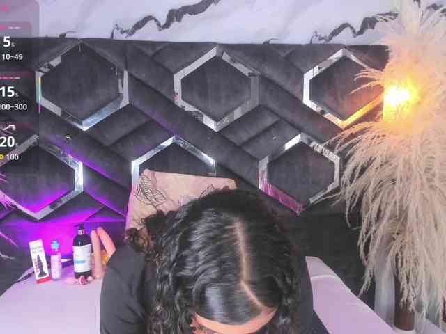 Zoe-Johnson Zoe-Johnson