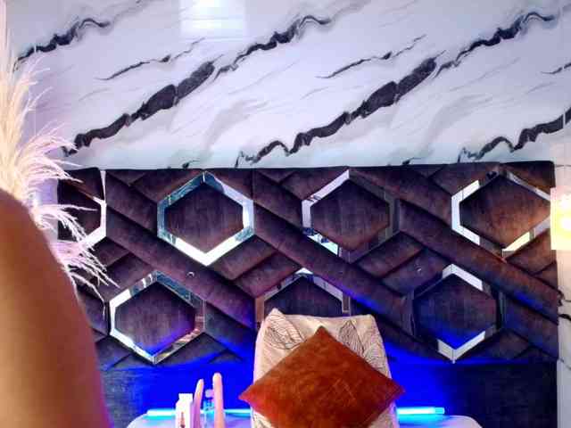 Zoe-Johnson Zoe-Johnson