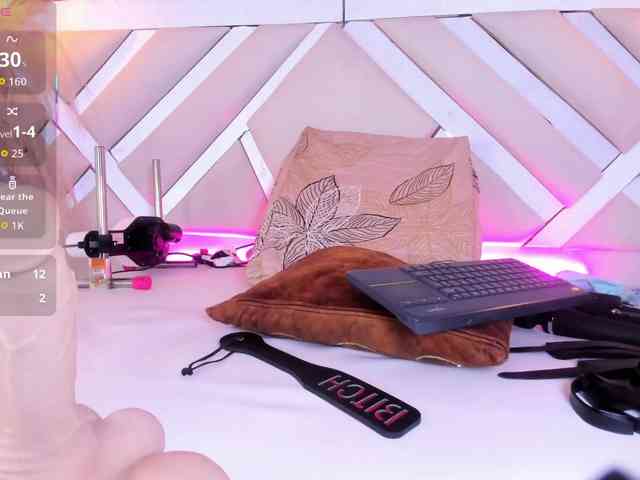 Zoe-Johnson Zoe-Johnson