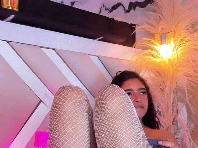 Zoe-Johnson Zoe-Johnson