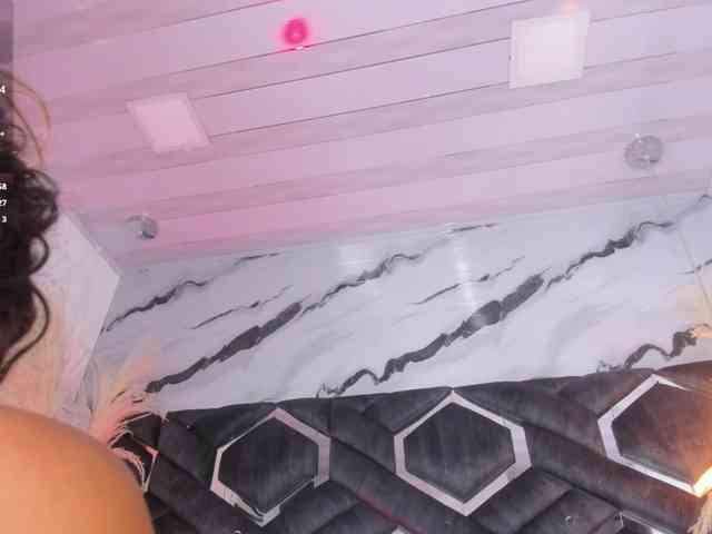 Zoe-Johnson Zoe-Johnson