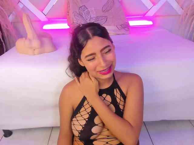 Zoe-Johnson Zoe-Johnson