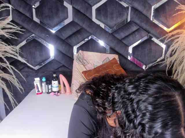 Zoe-Johnson Zoe-Johnson