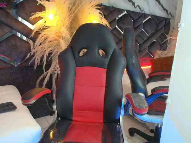 Zoe-Johnson Zoe-Johnson