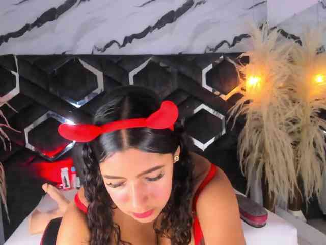 Zoe-Johnson Zoe-Johnson