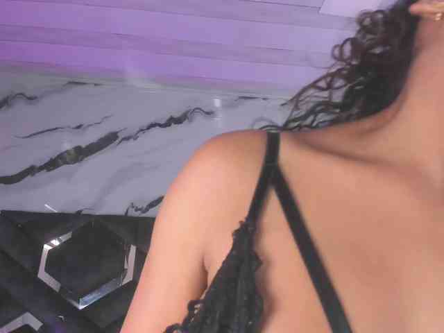 Zoe-Johnson Zoe-Johnson