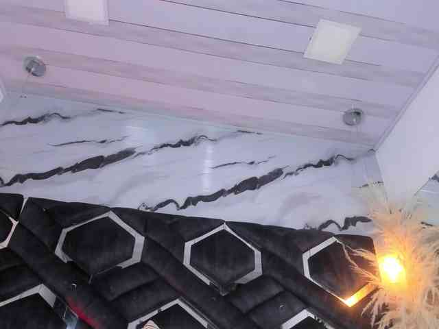 Zoe-Johnson Zoe-Johnson