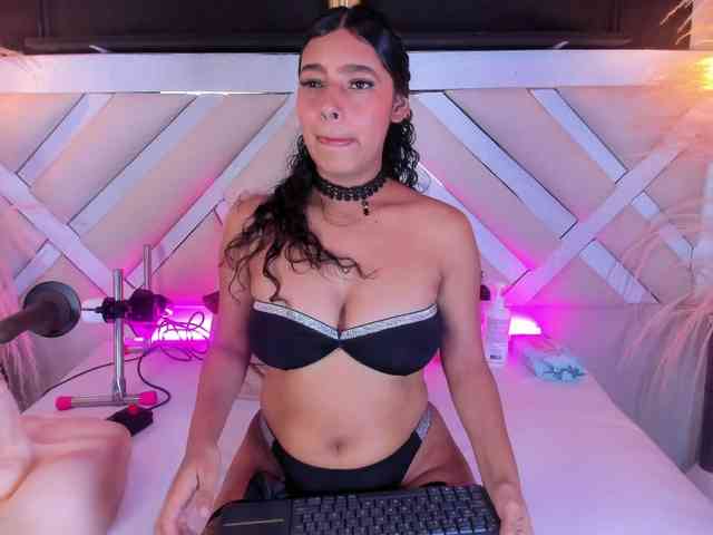 Zoe-Johnson Zoe-Johnson