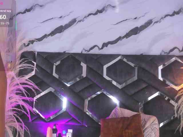 Zoe-Johnson Zoe-Johnson