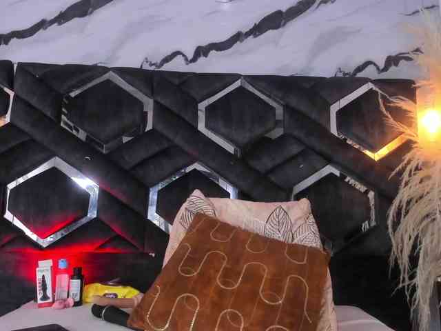 Zoe-Johnson Zoe-Johnson