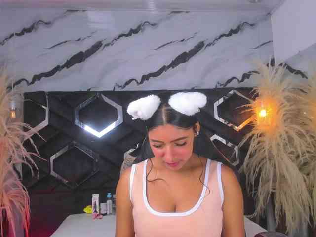 Zoe-Johnson Zoe-Johnson