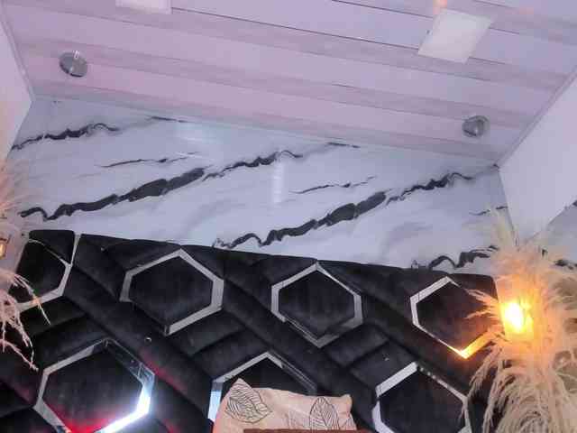 Zoe-Johnson Zoe-Johnson