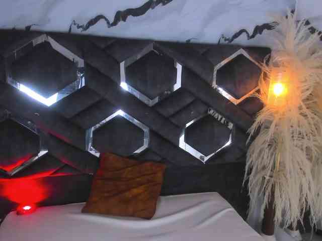 Zoe-Johnson Zoe-Johnson