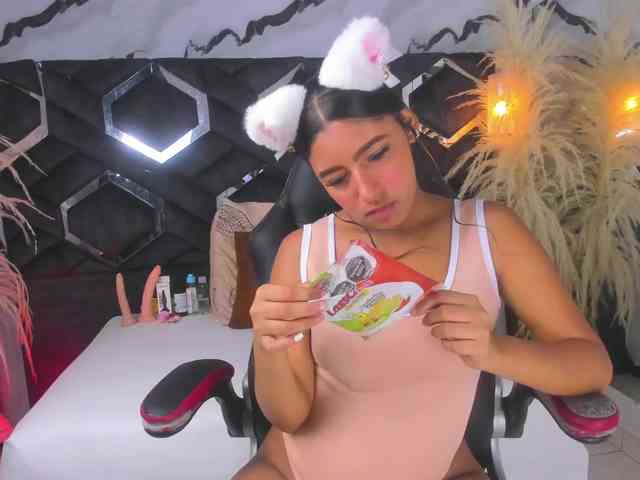 Zoe-Johnson Zoe-Johnson