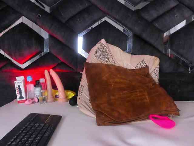 Zoe-Johnson Zoe-Johnson