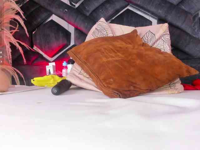 Zoe-Johnson Zoe-Johnson