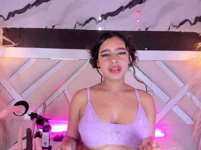 Zoe-Johnson Zoe-Johnson