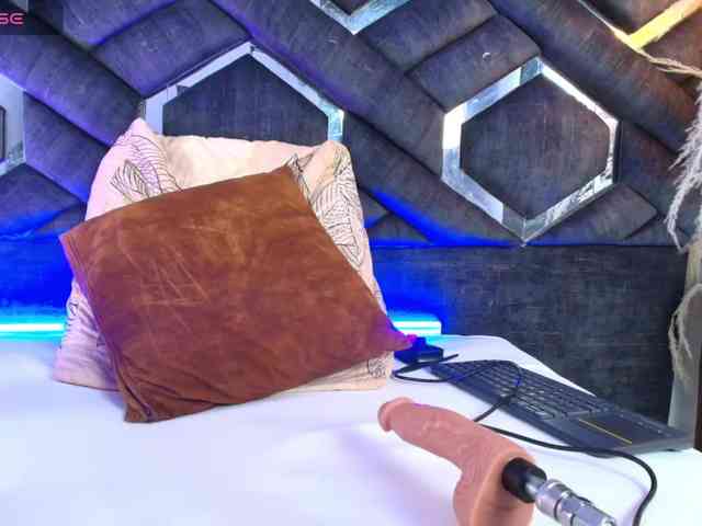 Zoe-Johnson Zoe-Johnson