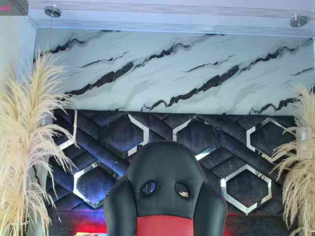 Zoe-Johnson Zoe-Johnson