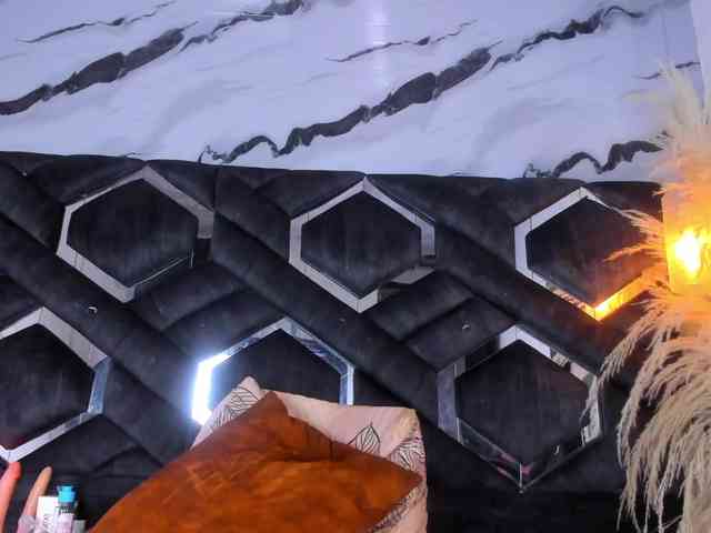 Zoe-Johnson Zoe-Johnson