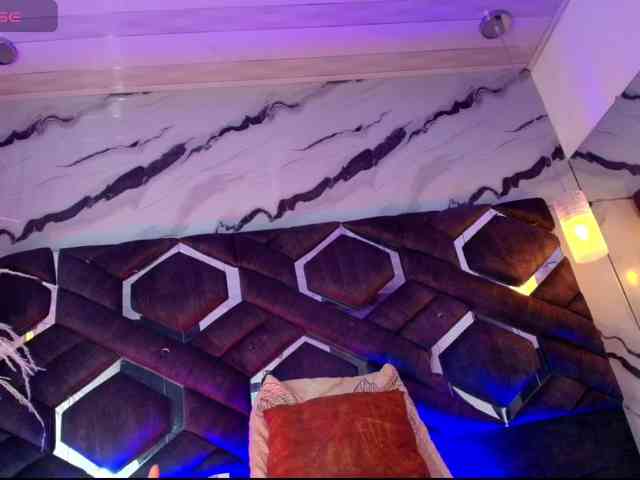 Zoe-Johnson Zoe-Johnson