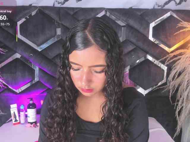 Zoe-Johnson Zoe-Johnson