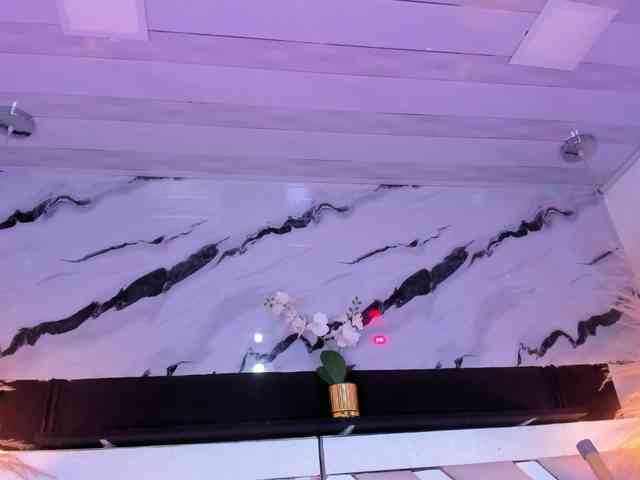 Zoe-Johnson Zoe-Johnson