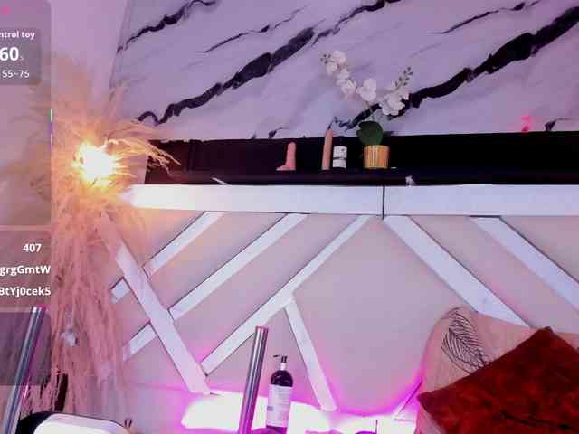 Zoe-Johnson Zoe-Johnson