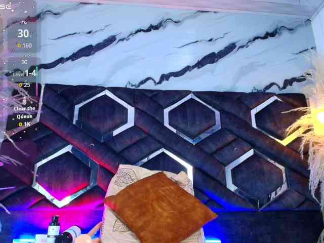 Zoe-Johnson Zoe-Johnson